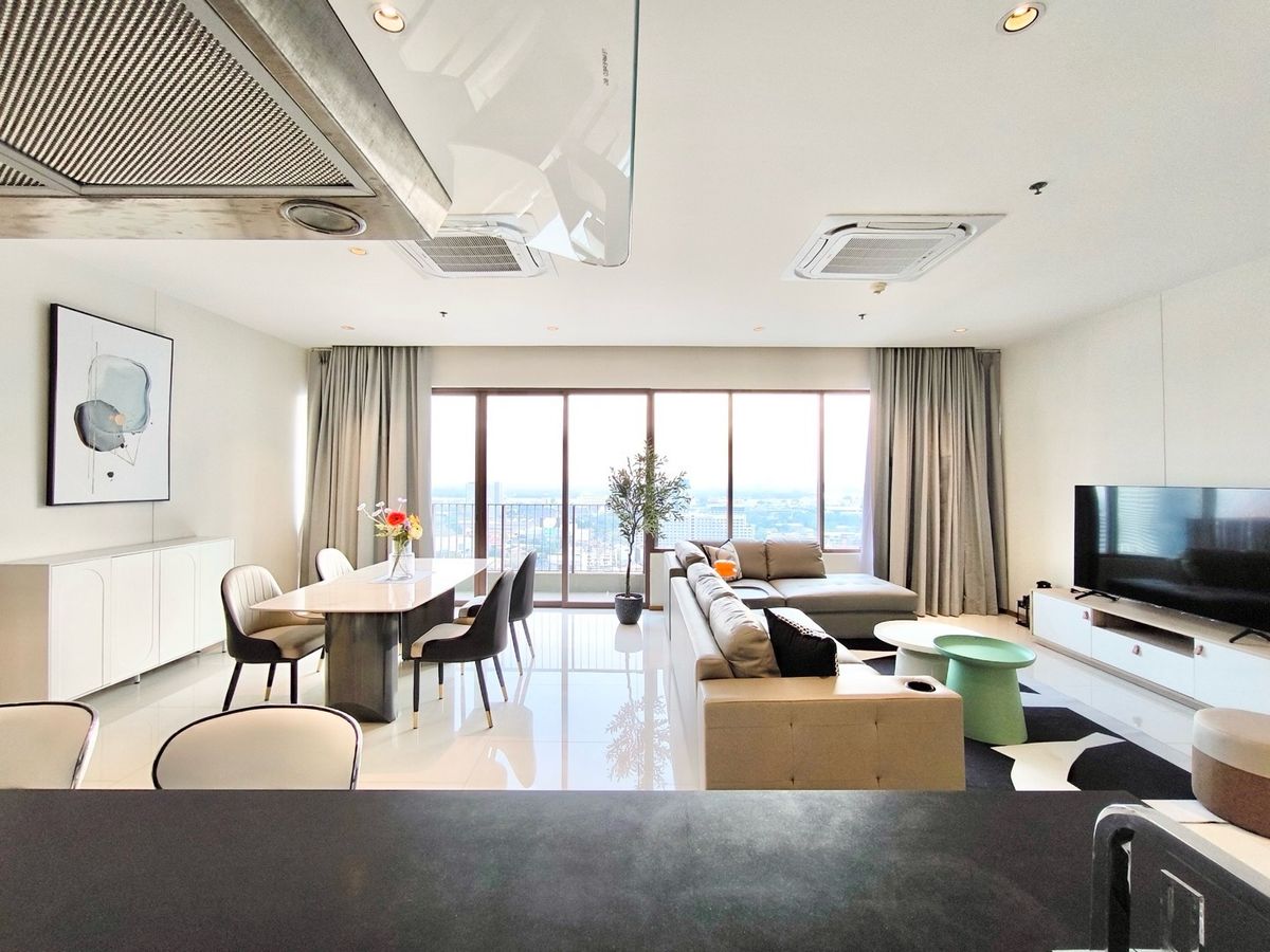 For Sale : The Emporio Place 3Bed4 bath 161sqm high floor 20+ River view 35 MB For Sale : The Emporio Place 3Bed4 bath 161sqm high floor 20+ River view 35 MB