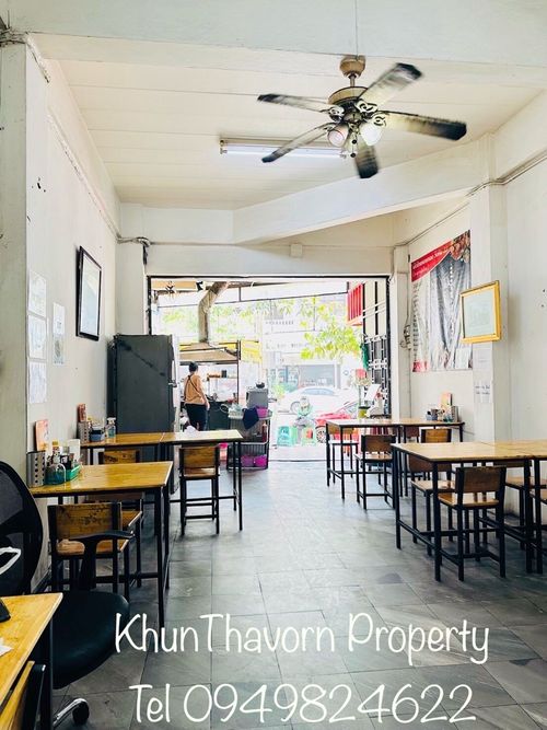 sell!! 4-story commercial building, very good location, next to Ladprao Road, Wang Hin, located in Soi Lat Phrao, Wang Hin 33-35, suitable for operating a restaurant, clinic or office.
