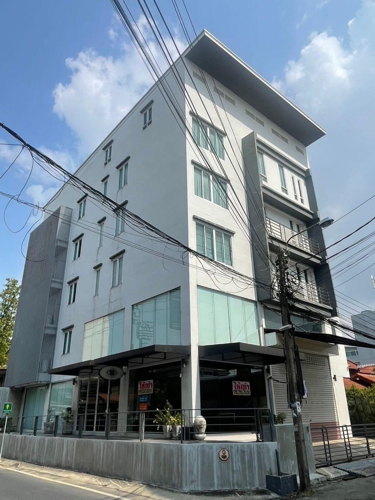 ★ Rare Unit Home Office ★ 4.5 ชั้น ขนาดที่ดิน 73.00 ตร.ว. พื้นที่ใช้สอย 900.00 ตร.ม. | 10 ห้อง 9 ห้องน้ำ 4 ที่จอดรถ | ใกล้ The Nine และ MRT ศรีกรีฑา ★ Rare Unit Home Office ★ 4.5 ชั้น ขนาดที่ดิน 73.00 ตร.ว. พื้นที่ใช้สอย 900.00 ตร.ม. | 10 ห้อง 9 ห้องน้ำ 4 ที่จอดรถ | ใกล้ The Nine และ MRT ศรีกรีฑา
