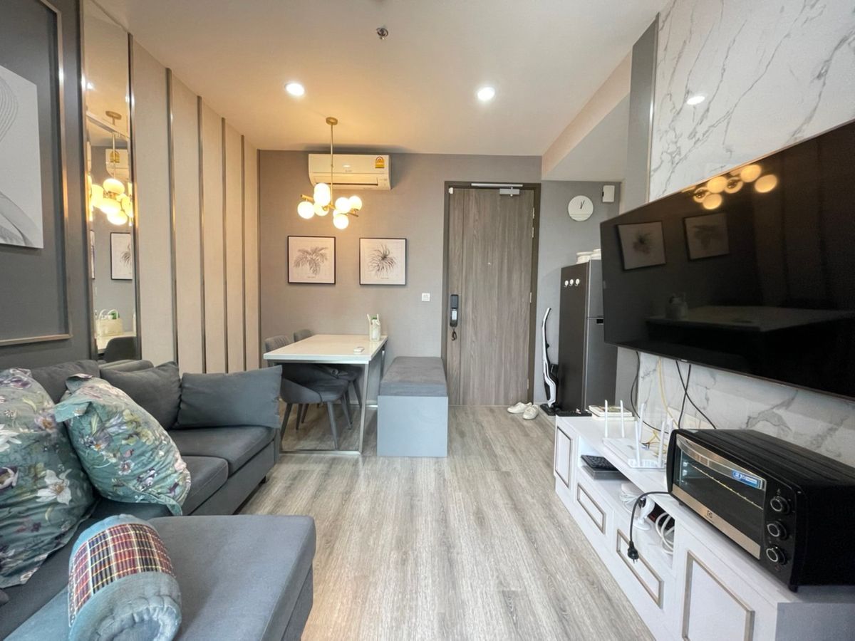 Urgent sale. Very beautiful room. Ideo Mobi Asoke with furniture. Complete electrical appliances