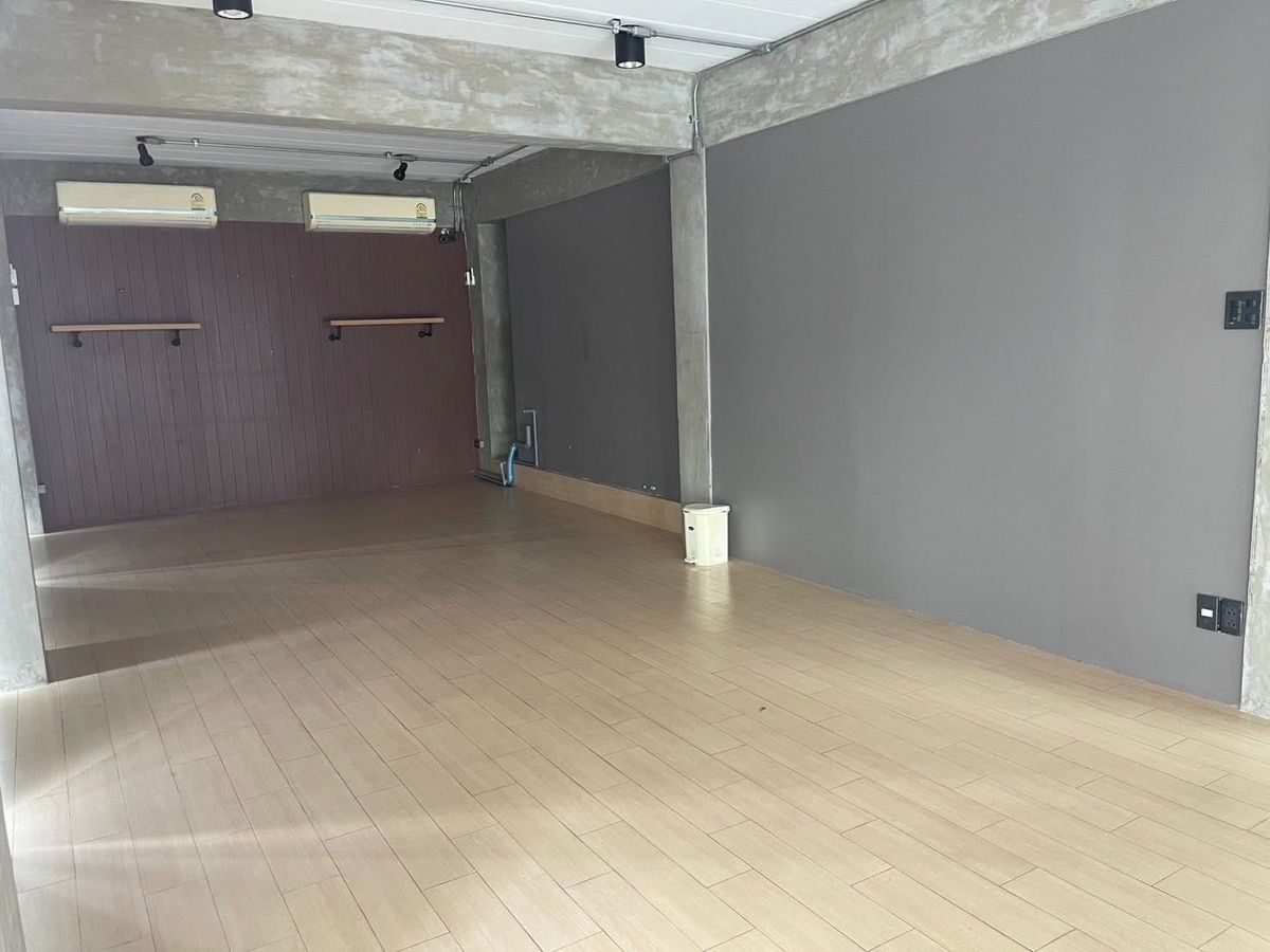  ★ Rare Unit Home Office ★ 4.5 ชั้น ขนาดที่ดิน 73.00 ตร.ว. พื้นที่ใช้สอย 900.00 ตร.ม. | 10 ห้อง 9 ห้องน้ำ 4 ที่จอดรถ | ใกล้ The Nine และ MRT ศรีกรีฑา – รูปที่ 4