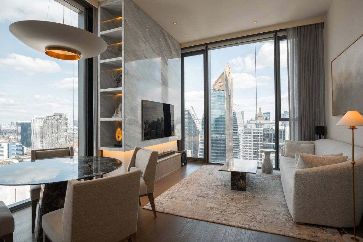  ♢ Ultra Luxury ♢ ชั้น 25+ 85.00 ตร.ม. 1 ห้องนอน | ใกล้ Mercury Tower 110 ม., โรงเรียนมาแตร์เดอี 110 ม., Central ชิดลม 220 ม., BTS สถานีชิดลม 250 ม.