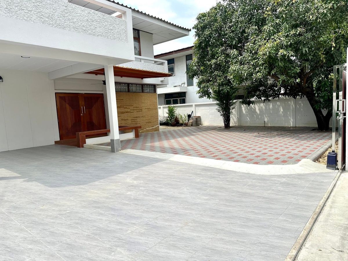  ♦ Nice House on Sukhumvit ♦ 2 ชั้น ขนาดที่ดิน 80.00 ตร.ว. พื้นที่ใช้สอย 240.00 ตร.ม. | 4 ห้องนอน 2 ห้องน้ำ | ใกล้ รถไฟฟ้าสุขุมวิท และ ศรีนครินทร์ – รูปที่ 2