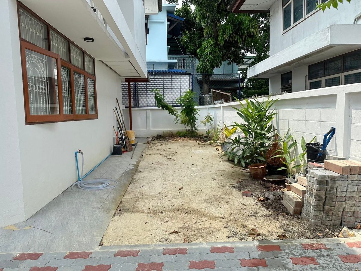  ♦ Nice House on Sukhumvit ♦ 2 ชั้น ขนาดที่ดิน 80.00 ตร.ว. พื้นที่ใช้สอย 240.00 ตร.ม. | 4 ห้องนอน 2 ห้องน้ำ | ใกล้ รถไฟฟ้าสุขุมวิท และ ศรีนครินทร์ – รูปที่ 3
