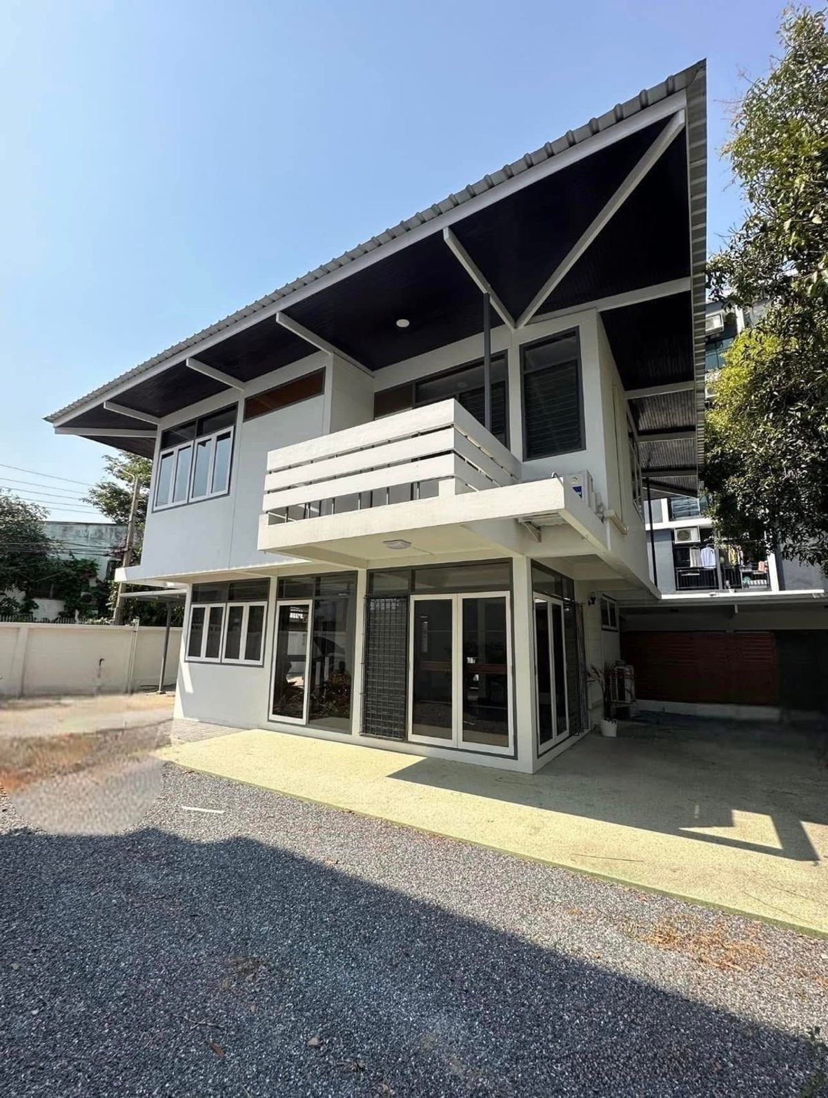  ♢ Prime Location Detached house with Pool ♢ บ้านเดี่ยว 2 ชั้น | ขนาดที่ดิน 156.00 ตร.ว. พื้นที่ใช้สอย 624.00 ตร.ม. | 4 ห้องนอน 3 ห้องน้ำ 8 ที่จอดรถ | ใกล้ BTS บางจาก 280 เมตร – รูปที่ 2