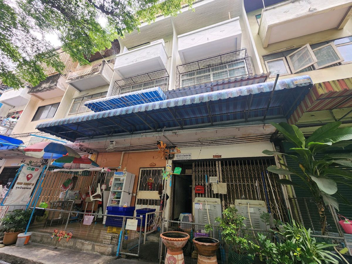 ขายตึกแถว 2 คูหา 4 ชั้นครึ่ง 30.2 ตร.ว. ซอยประชาสงเคราะห์ 38 ห่าง MRT ห้วยขวาง 450 เมตร