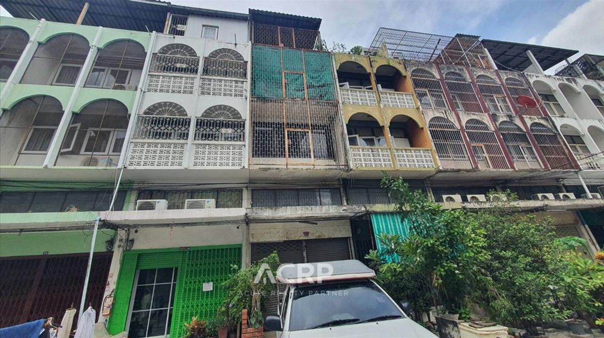 ขายอาคารพาณิชย์ 4.5 ชั้น ซอยจรัญสนิทวงศ์ 68 แยก 2 ห่างจากถนนจรัญเพียง 100 เมตร 