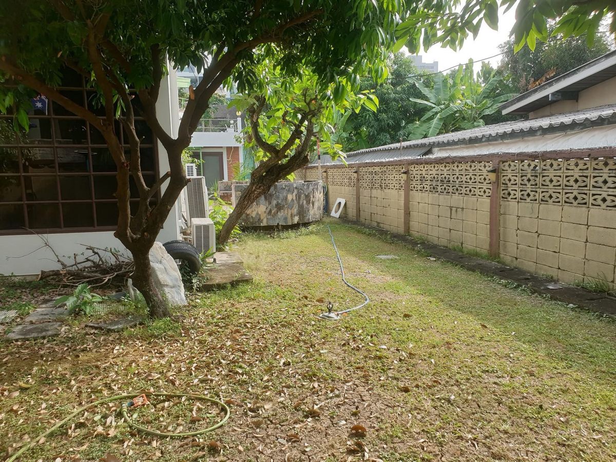 ♦ Spacious Land and House ♦ 2 ชั้น ขนาดที่ดิน 378.00 ตร.ว. พื้นที่ใช้สอย 800.00 ตร.ม. | 5 ห้องนอน 5 ห้องน้ำ 3 ที่จอดรถ | ใกล้ BTS พร้อมพงษ์ – รูปที่ 4
