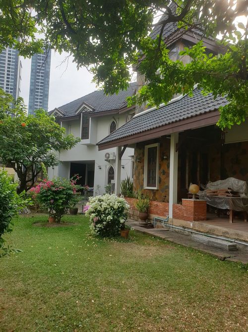 ♦ Spacious Land and House ♦ 2 ชั้น ขนาดที่ดิน 378.00 ตร.ว. พื้นที่ใช้สอย 800.00 ตร.ม. | 5 ห้องนอน 5 ห้องน้ำ 3 ที่จอดรถ | ใกล้ BTS พร้อมพงษ์