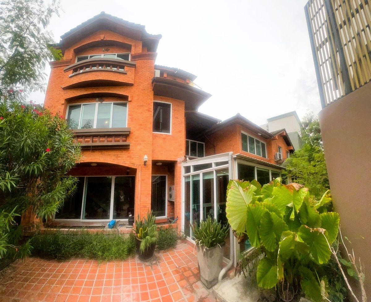4 bedroom detached house, 5 bathrooms, area 120 sq.m. 4 bedroom detached house, 5 bathrooms, area 120 sq.m.