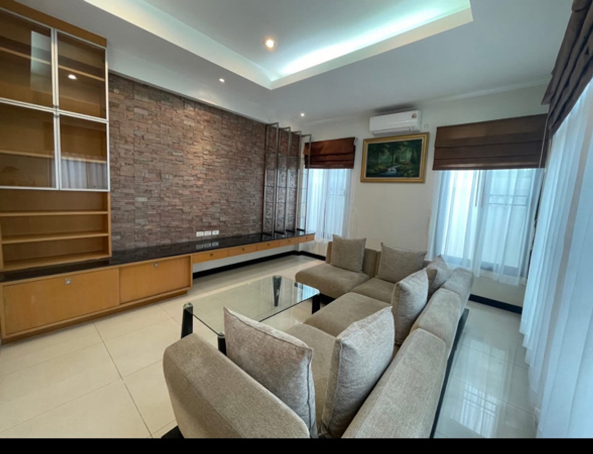 ให้เช่าบ้านเดี่ยวหรู 3ชั้นเนื้อที่ 210 ตร.ว พื้นที่ใช้สอย 450ตร.ม 6ห้องนอน 4ห้องน้ำ เฟอร์ครบ ถนนรัชดา จตุจักร ลูกคต่างชาติ ราคาเช่า 130,000 บ/ด ลูกค้าไทย 110,000 บ/ด  ( 泰国房地产公司可以说中文请打电话。081-732-9189  Line : fs258  微信密码 F0817329189 ) – รูปที่ 4