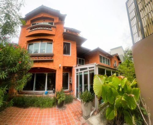 บ้านเดี่ยว 4 ห้องนอน, 5 ห้องน้ำ,เนื้อที่ 120 ตรว. ทำเลดี ซ.ปรีดี25, เอกมัย ซ.10