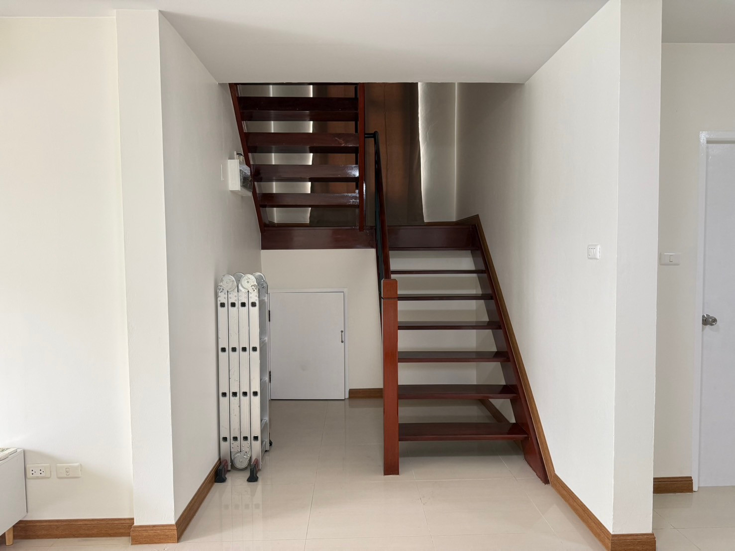 Rent a house, Chaeng Watthana, on the main road, excellent location opposite Muang Thong Thani – รูปที่ 4