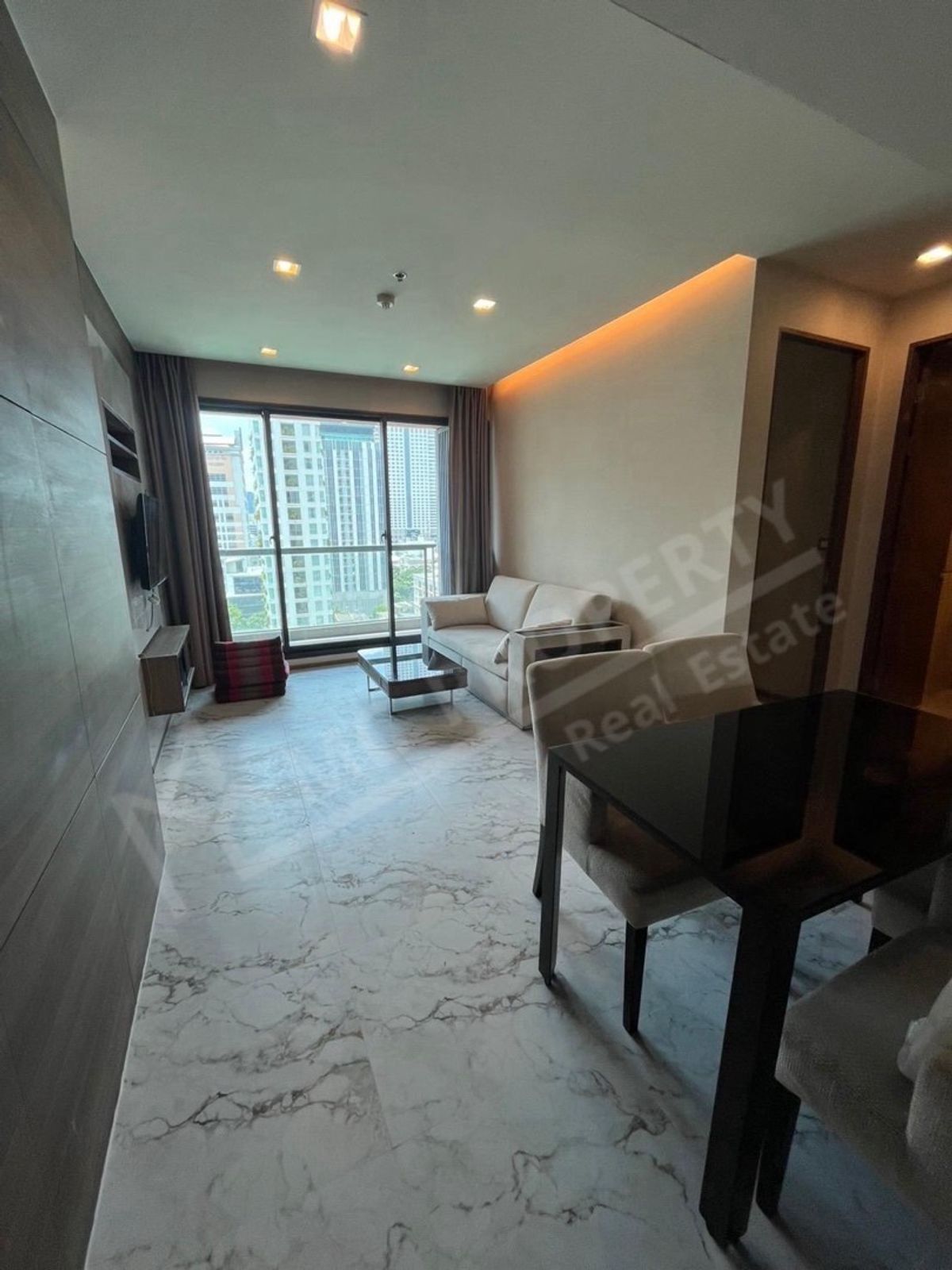 Address sathorn 2 bedroom 70sqm for rent only 45,000 please contact 0816878954