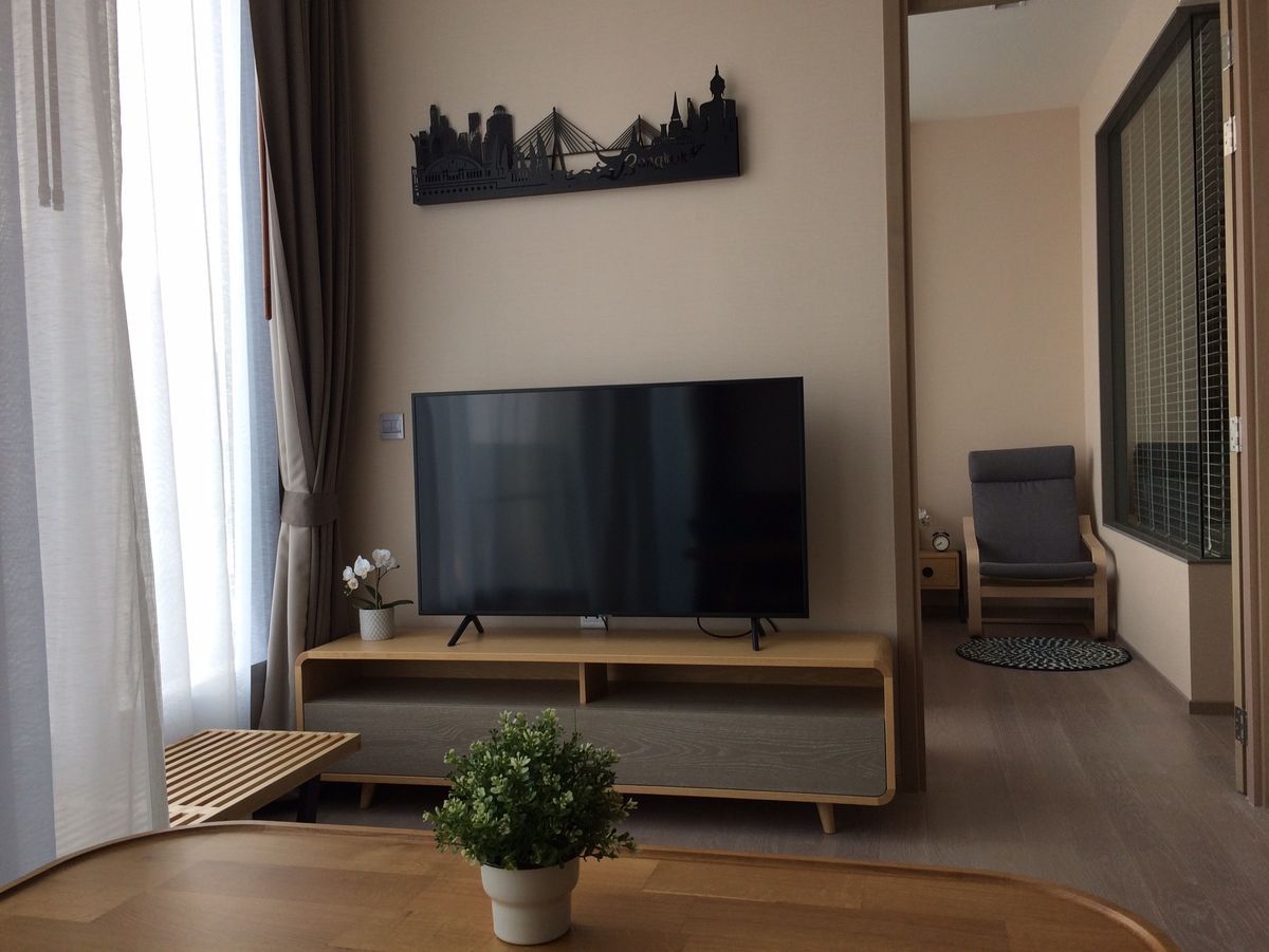 🏙️ Sell with tenant til June 26
Luxury Condo at The Esse Asoke – 1-Bedroom, Fully Furnished, Ready to Move In, Stunning View, Close to BTS Asoke