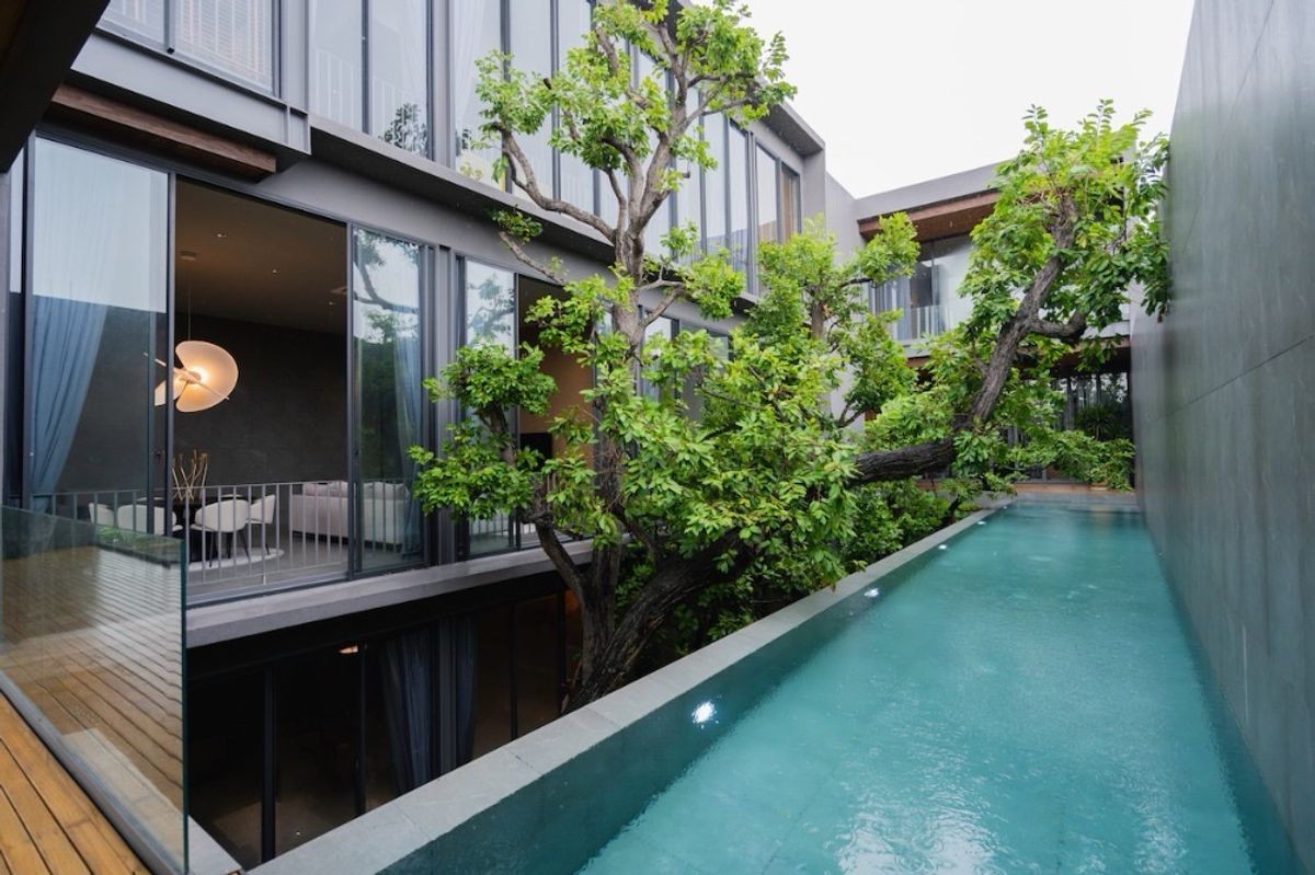 📢👇 Luxury 3-Storey House for Sale with Elevator and Swimming PoolFeatures a Central Garden with Waterfall Curtain. Prime Location, Peaceful and Private, Easy Access to Expressway 📢👇 Luxury 3-Storey House for Sale with Elevator and Swimming PoolFeatures a Central Garden with Waterfall Curtain. Prime Location, Peaceful and Private, Easy Access to Expressway