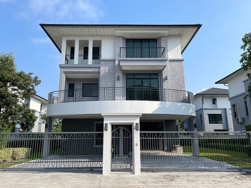  ● Modern Classic Style Detached House ● 3 ชั้น | ขนาดที่ดิน 126.00 ตร.ว. พื้นที่ใช้สอย 399.00 ตร.ม. | 4 ห้องนอน 6 ห้องน้ำ 4 ที่จอดรถ | ติดถนนบรมราชชนนี เชื่อมต่อการเดินทางสะดวกสบาย