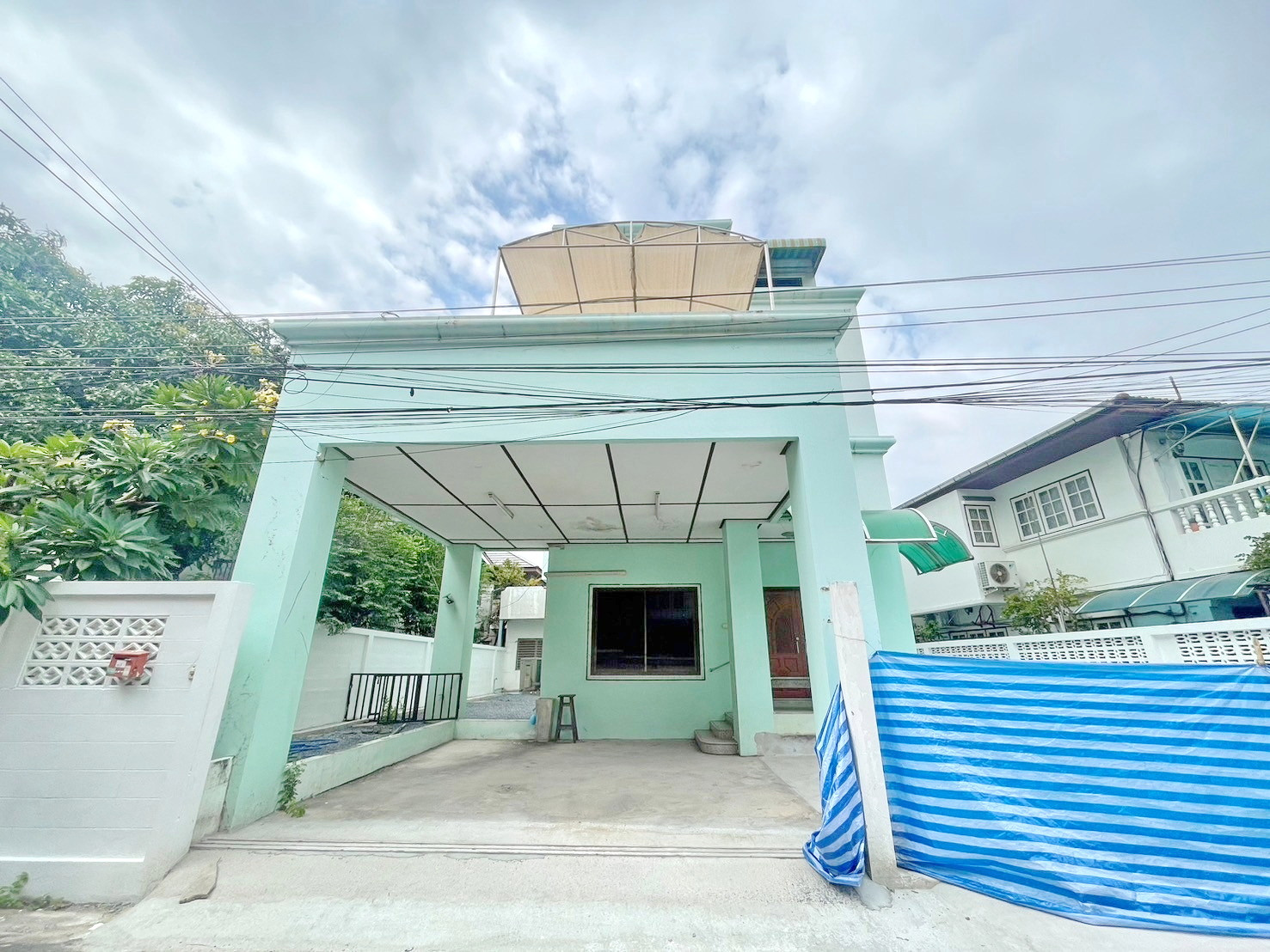 HK0213😊 For RENT 3-storey detached house 🚪4 Bedroom 🚄 Near MRT Sutthisan 🏢 Huai Khwang 🔔 House area: 67 sq.w. 🔔 Usable space: 307 sq.m. 💲 Rent: 38,000 ฿ 📞O99-5919653, O65-9423251✅Lineid: @Sureressence HK0213😊 For RENT 3-storey detached house 🚪4 Bedroom 🚄 Near MRT Sutthisan 🏢 Huai Khwang 🔔 House area: 67 sq.w. 🔔 Usable space: 307 sq.m. 💲 Rent: 38,000 ฿ 📞O99-5919653, O65-9423251✅Lineid: @Sureressence