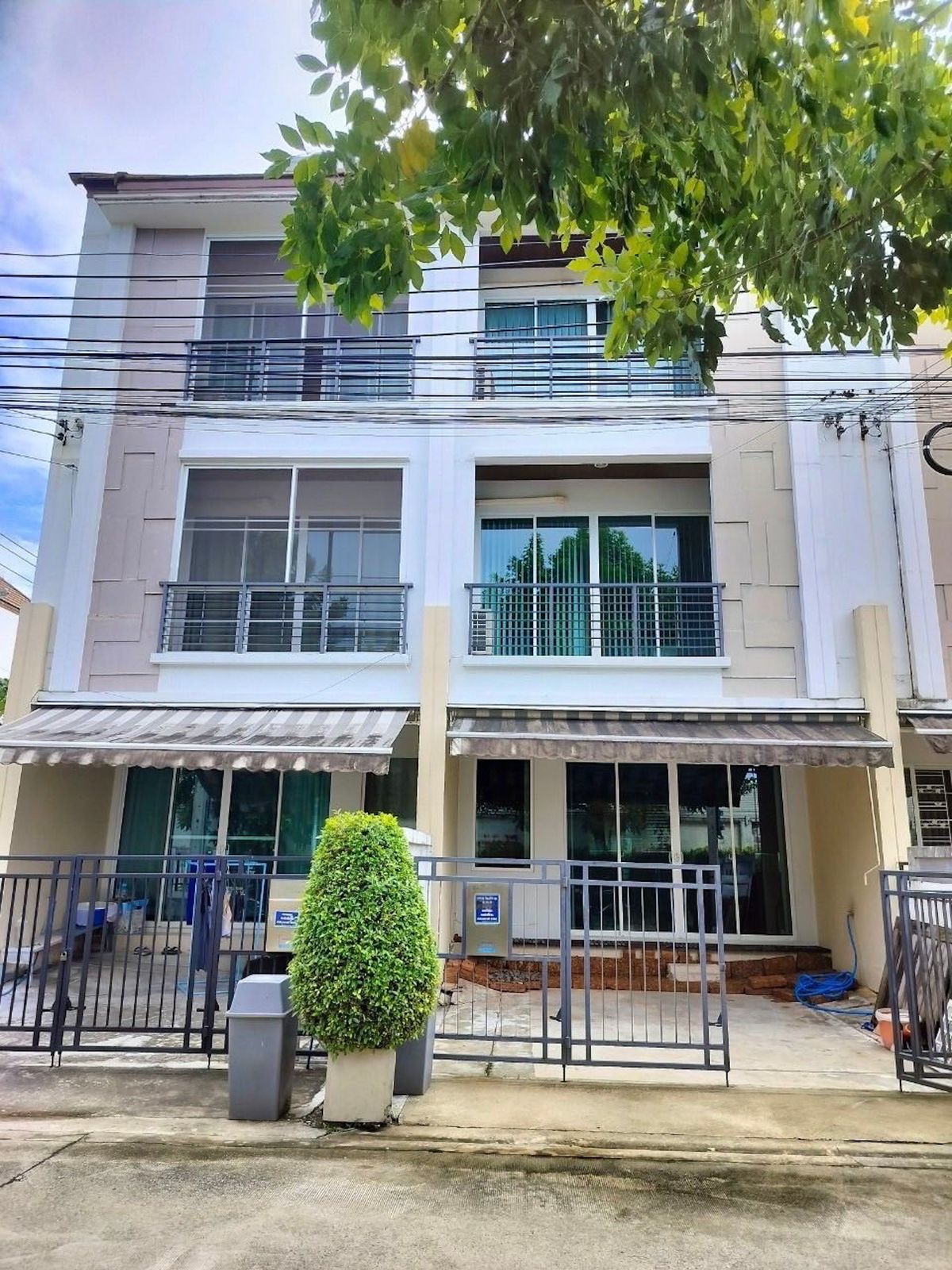 Baan Klang Mueang S -Sense Srinakarin / 3 Bedrooms (Sale), Baan Klang Muang S - Sense Srinakharin / 3 Bedrooms (For Sale) FON135 Baan Klang Mueang S -Sense Srinakarin / 3 Bedrooms (Sale), Baan Klang Muang S - Sense Srinakharin / 3 Bedrooms (For Sale) FON135