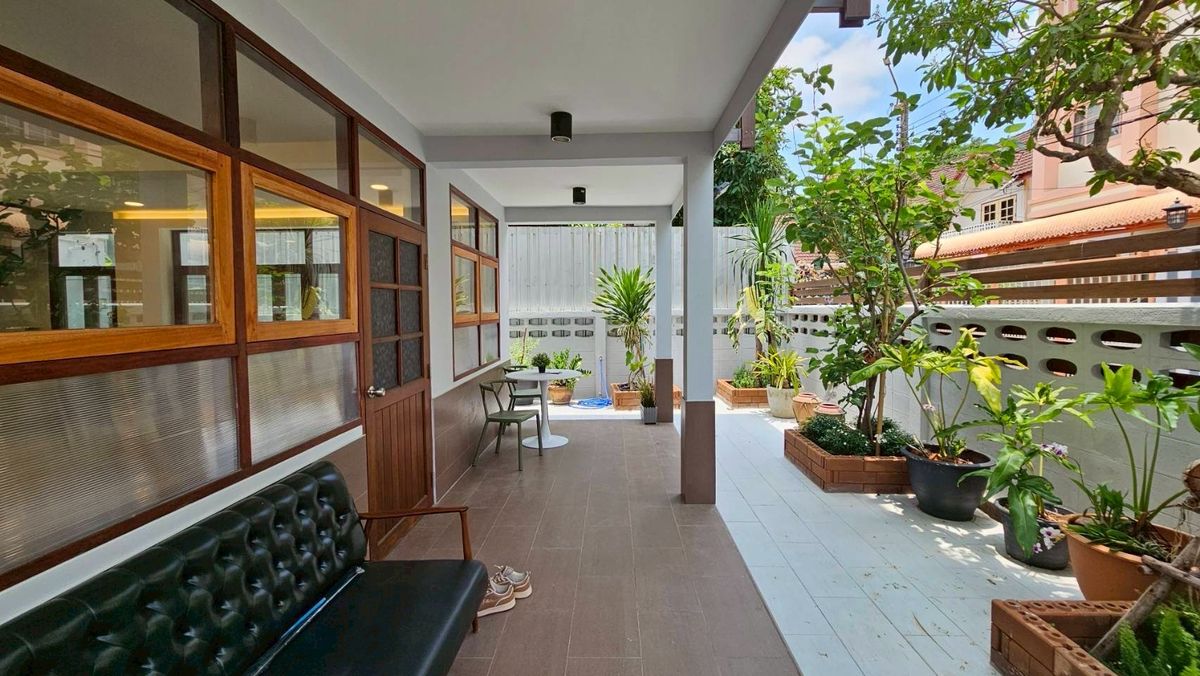  ♦ Prime Location ♦ บ้านเดี่ยว 2 ชั้น | ขนาดที่ดิน 54.00 ตร.ว. พื้นที่ใช้สอย 300.00 ตร.ม. | 4 ห้องนอน 5 ห้องน้ำ 2 ที่จอดรถ | ใกล้ BTS อ่อนนุช 450 เมตร – รูปที่ 2