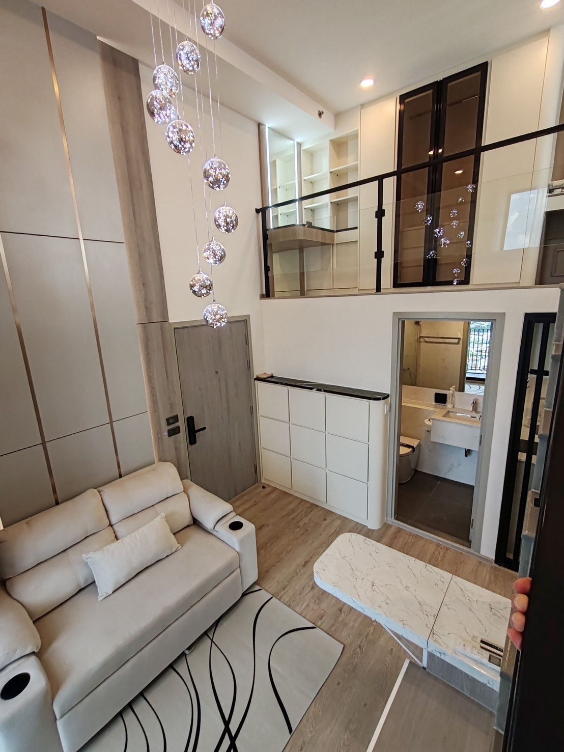 Find a tenant in advance. Duo Building B, Floor 16, Two.