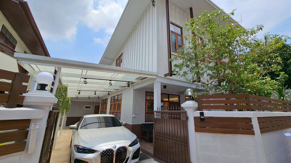 ♦ Prime Location ♦ Detached house 2 storey | Land size 54.00 sq.w. Usable area 300.00 sq.m. | 4 Bedrooms 5 Bathrooms 2 Parking | Near BTS On Nut 450 meters ♦ Prime Location ♦ Detached house 2 storey | Land size 54.00 sq.w. Usable area 300.00 sq.m. | 4 Bedrooms 5 Bathrooms 2 Parking | Near BTS On Nut 450 meters