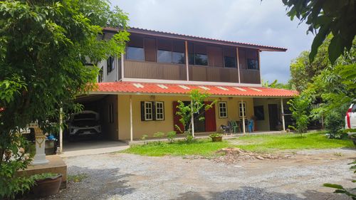 House for sale in the city's center, good vibes, good humidity