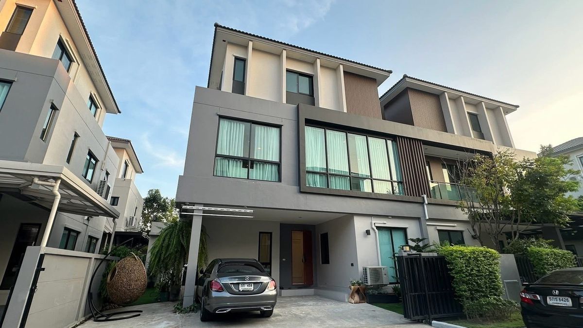 ♤ Townhome Modern style ♤ 3 layers | Land size 40.60 sq.w. Usable area 197.00 sq.m. | 3 bedrooms, 5 bathrooms, 3 parking spaces | near The Mall Bang Khae ♤ Townhome Modern style ♤ 3 layers | Land size 40.60 sq.w. Usable area 197.00 sq.m. | 3 bedrooms, 5 bathrooms, 3 parking spaces | near The Mall Bang Khae