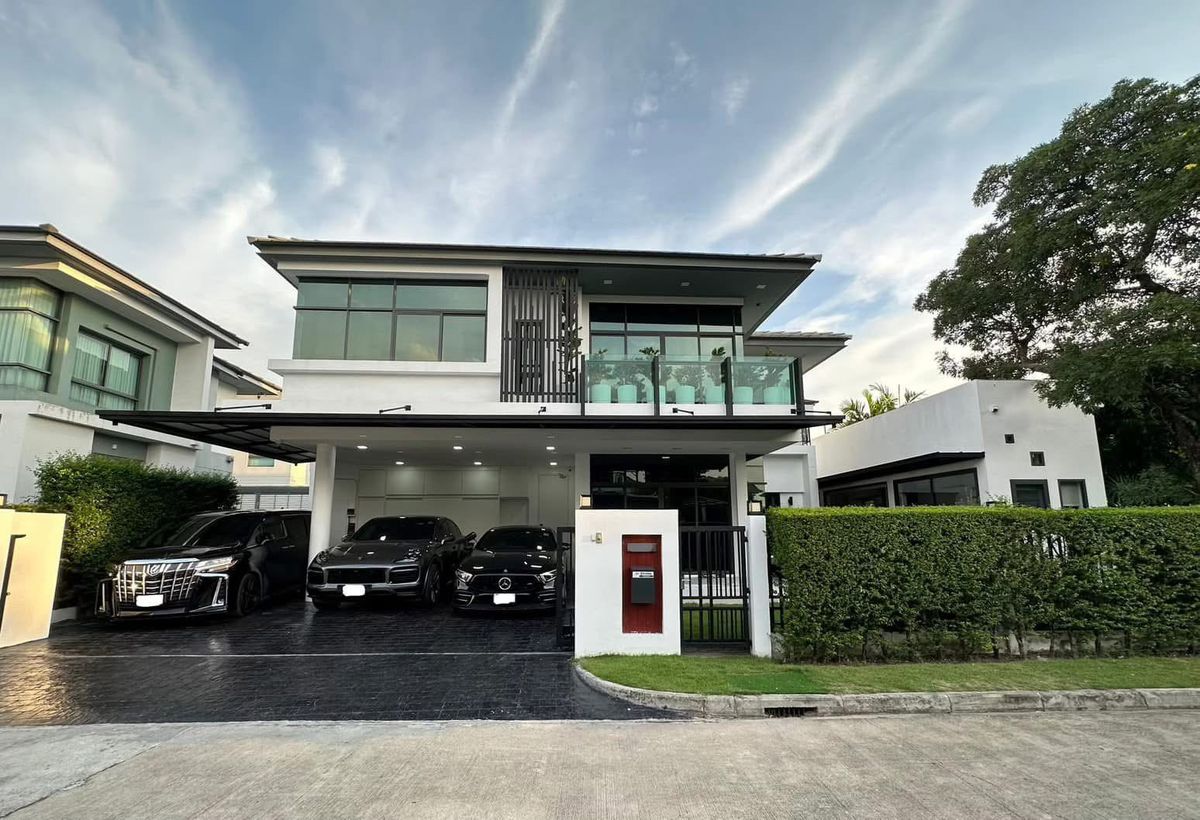 ♦ Luxury Detached House ♦ 2 ชั้น | ขนาดที่ดิน 77.00 ตร.ว. พื้นที่ใช้สอย 290.00 ตร.ม. | 4 ห้องนอน 3 ห้องน้ำ 3 ที่จอดรถ | ใกล้ มหาวิทยาลัยเอแบค, มหาวิทยาลัยรามคำแหง