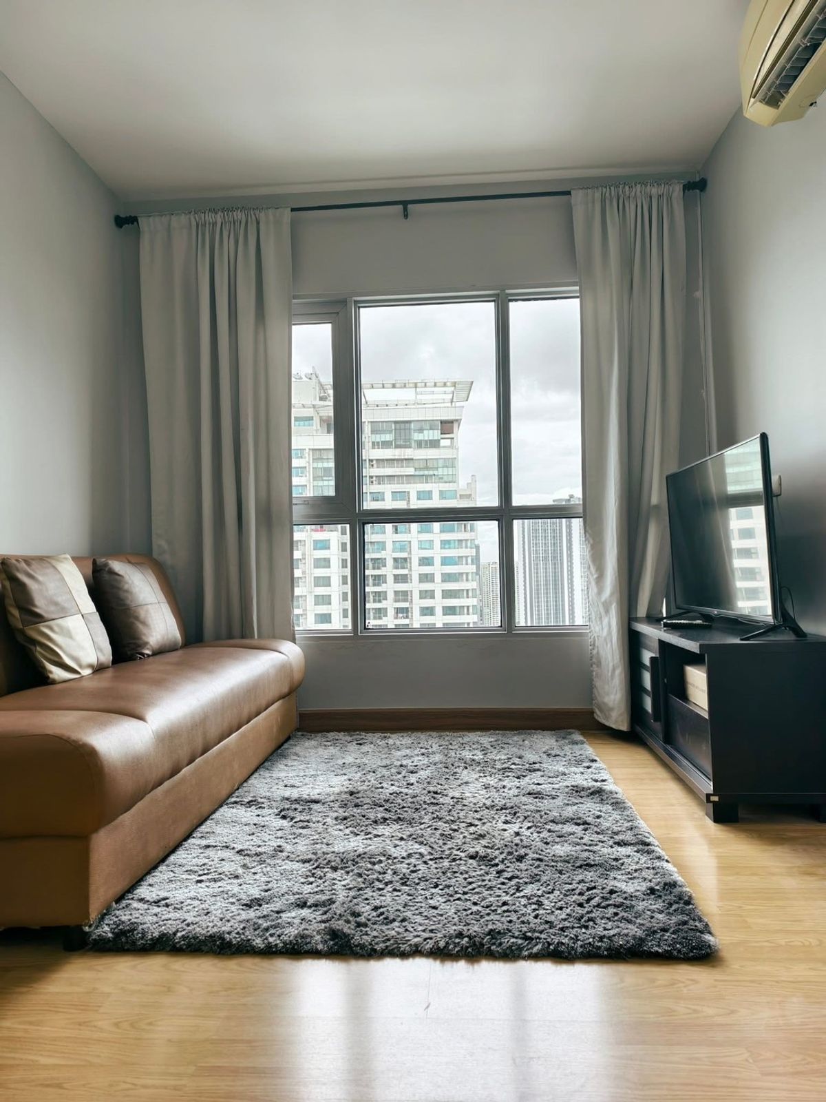 Hot sells Aspire Rama4, large size, 2 bedrooms, 1 water. The Chao Phraya Square view is very good, only 4 million. (062-4163966 Praew) Hot sells Aspire Rama4, large size, 2 bedrooms, 1 water. The Chao Phraya Square view is very good, only 4 million. (062-4163966 Praew)