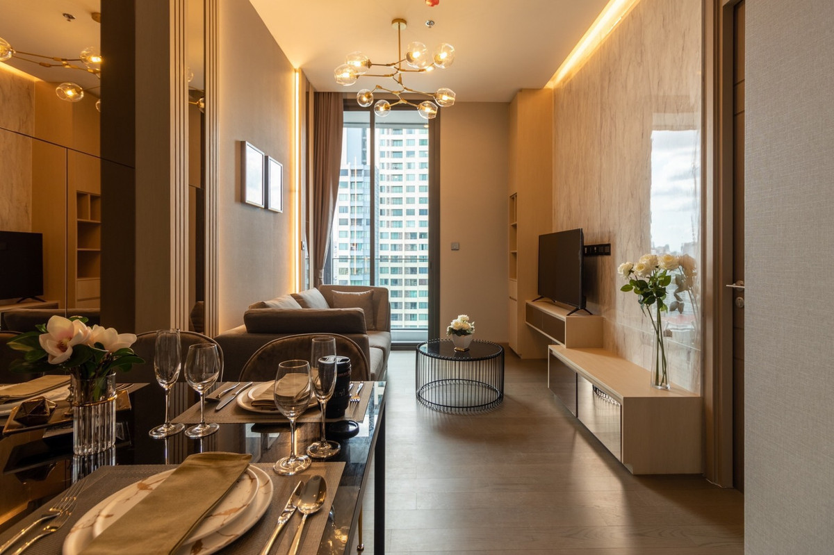 For Rent The ESSE Singha Complex. Luxury condo in the center of the city is really attached to the Asoke MRT