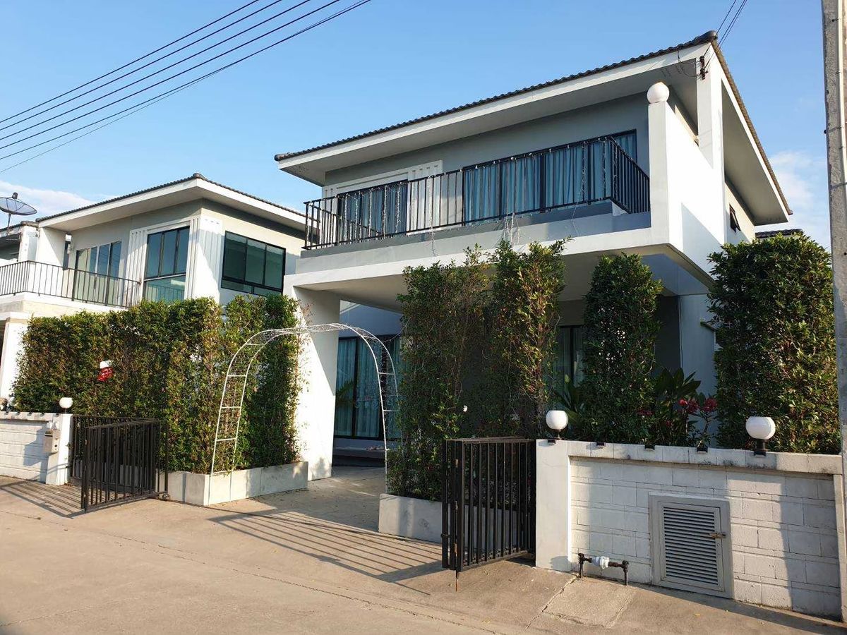 88/84 For rent and sale of Baan Maha Heng Attached to the motorway near the airport to chill the Bang Pakong River every evening A lot of living space, good weather, quiet, next to Phra That Phurithat Suitable for executives with elderly parents