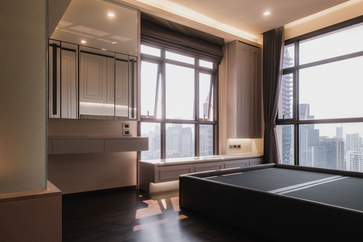 Condo for sale The XXXIX by Sansiri Sukhumvit 39, near BTS PromPhong, 2 bedrooms High Floor Fully furnished