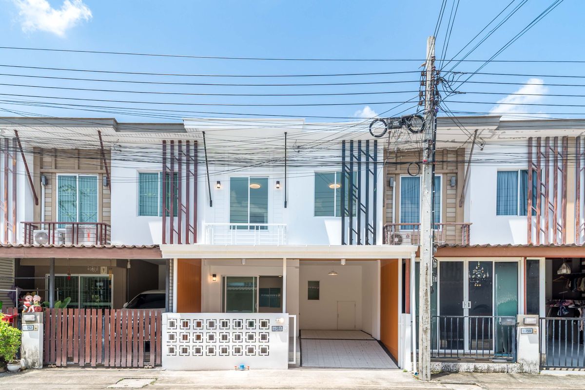 Pruksa Prime 94 Watcharapol-Sai Mai Townhome 2 layers