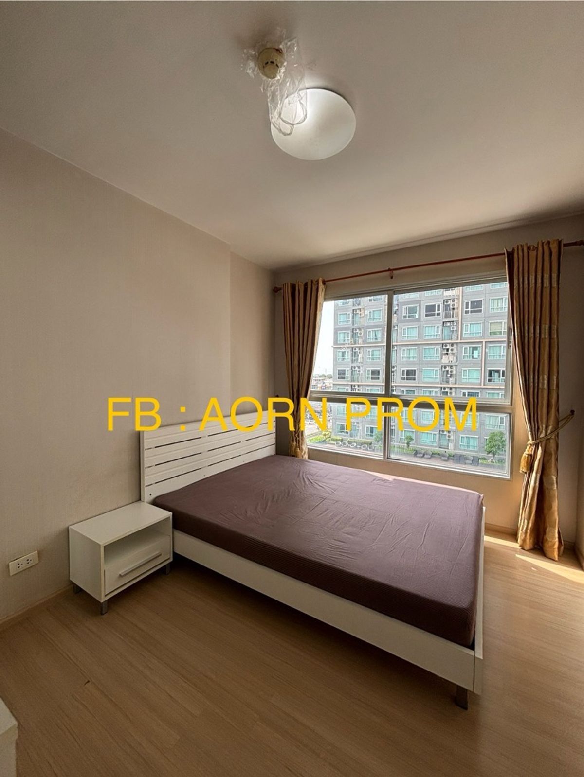 Plum condo for rent in Bang Khae Plum Condo Bangkae. The big room separates the bedroom. The 2 -air conditioner building is cool. The north is cool. Very good view.