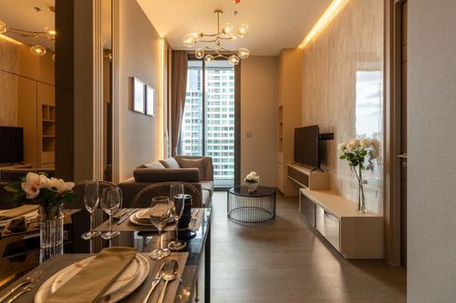 For Rent The ESSE Singha Complex. Luxury condo in the center of the city is really attached to the Asoke MRT
