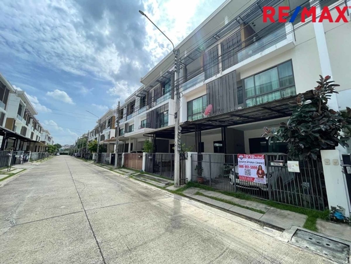 The Terrace รามอินทรา65 ทาวน์โฮม3ชั้น (ซอยถนอมมิตร) ที่ดิน 22 ตร.วา ใช้สอย 180 ตร.ม. เดินทางไปได้ทั้ง พระราม 9 / เอกมัย / บางนา / ดาวคะนอง หรือจะวนไปออกวงแหวนตะวันออกเพื่อไปลำลูกกา รังสิต – รูปที่ 2