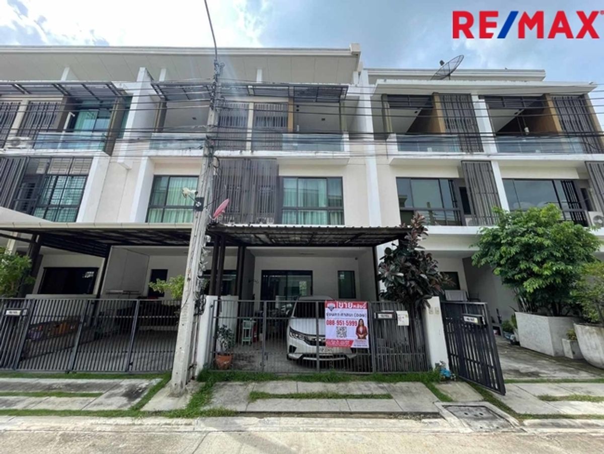 The Terrace Ram Inthra 65 Townhome 3 layers (Soi Thanommit) Land 22 sq.wah, 180 sq.m., can travel to both Rama 9 / Ekkamai / Bang Na / Dao Khanong or will go to the Eastern Ring to Lam Luk Ka Rangsit. The Terrace Ram Inthra 65 Townhome 3 layers (Soi Thanommit) Land 22 sq.wah, 180 sq.m., can travel to both Rama 9 / Ekkamai / Bang Na / Dao Khanong or will go to the Eastern Ring to Lam Luk Ka Rangsit.