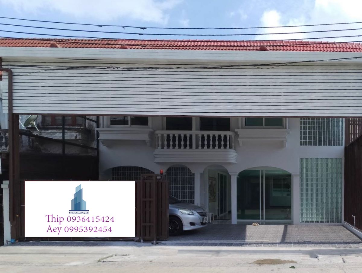 โฮมออฟฟิศ หมู่บ้านฉัตรเกล้าวิลล่า นวมินทร์ 153  ขายและให้เช่า 