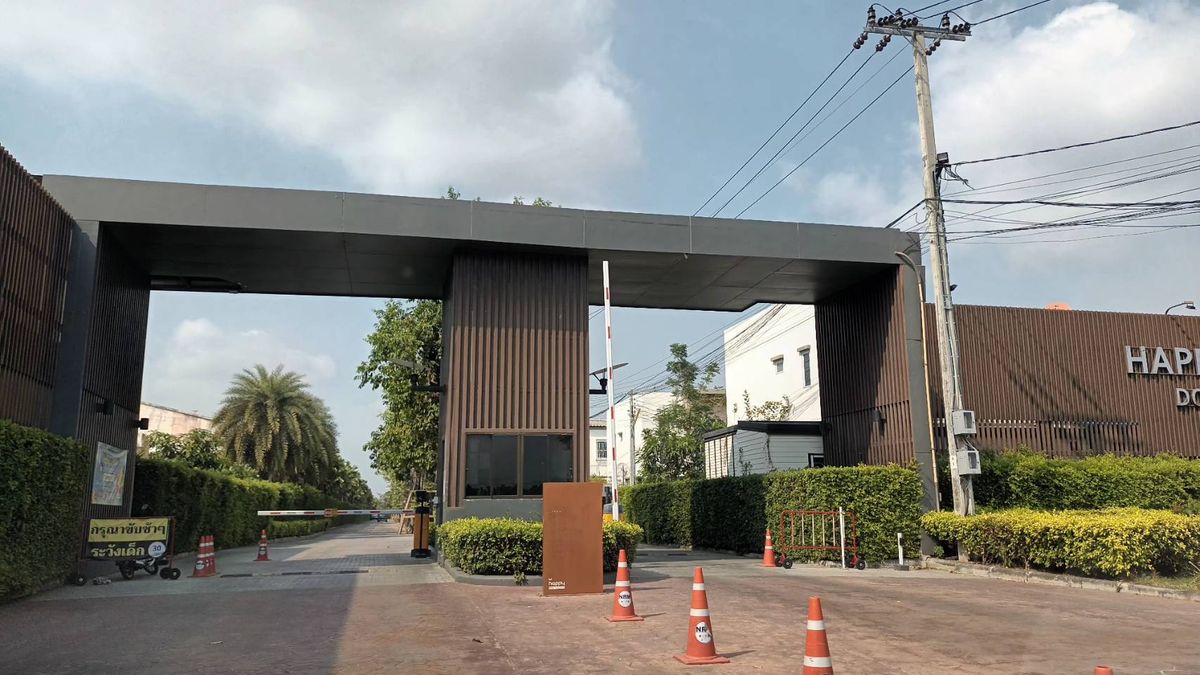 Sell Townhome, Happy Ville, Terd Rajan Road, Don Mueang, price 3,650,000 baht Sell Townhome, Happy Ville, Terd Rajan Road, Don Mueang, price 3,650,000 baht