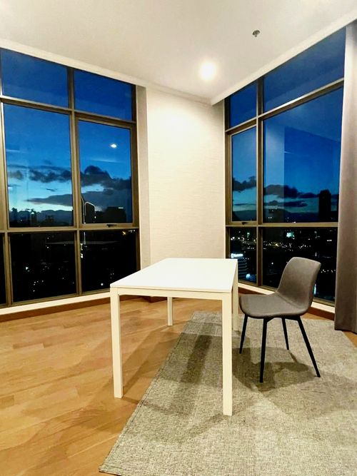 Supalai Oriental Sukhumvit 39 / Large Size in the City / 3 Middle 145 sq.m. Tel 0937890899