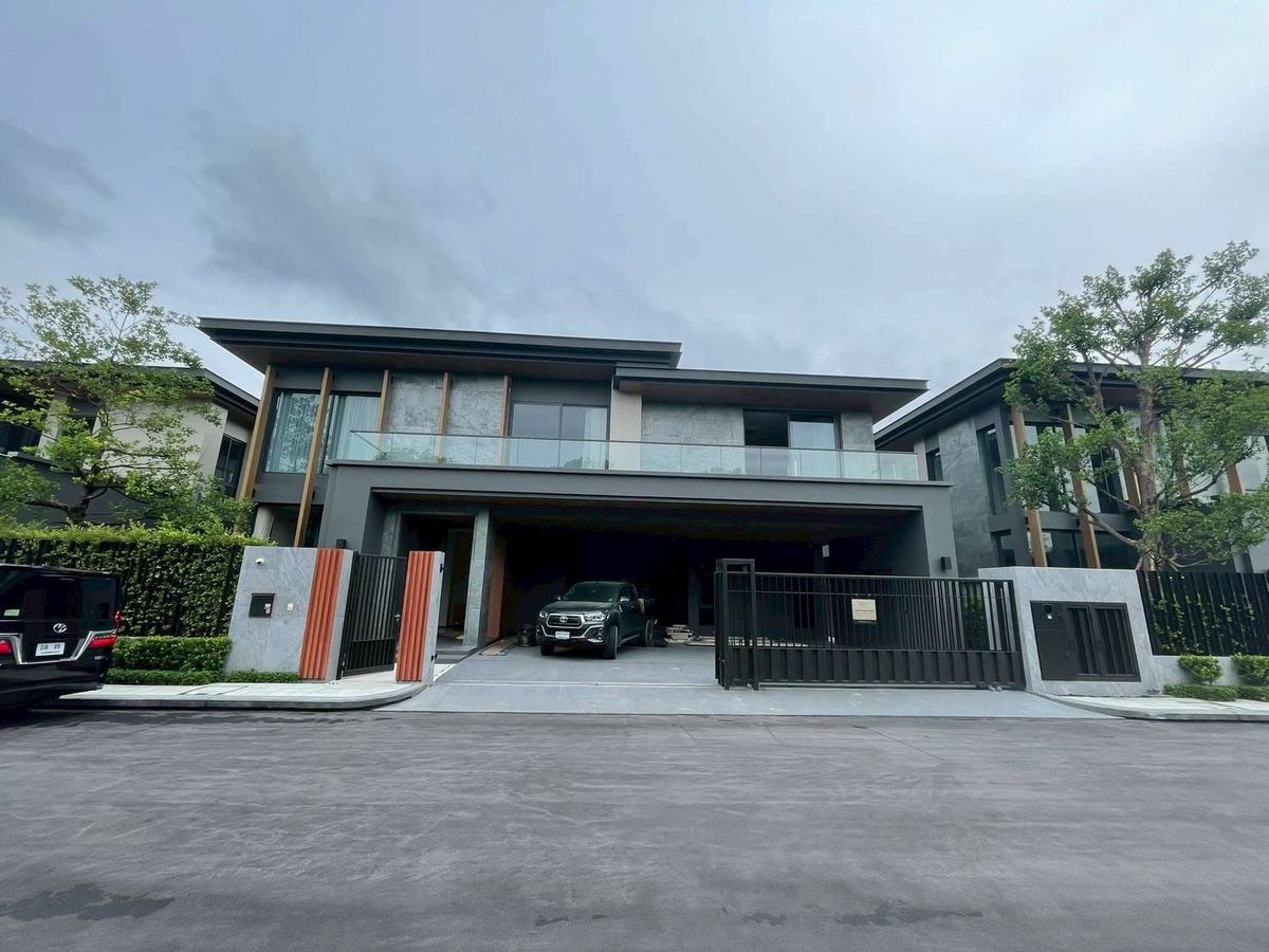  ❖ RESIDENCE II ❖ คฤหาสน์ 2 ชั้น 5 ห้องนอน 6 ห้องน้ำ | ขนาด 125.00 ตร.ว. 610.00 ตร.ม. | ใกล้ ธัญญาพาร์ค 10 นาที, HomePro พระราม 9 12 นาที, โรงเรียนนานาชาติเอกมัย 15 นาที