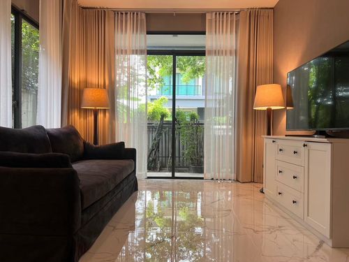Luxury house in Modern Luxury style for sale with tenants, providing superior life, potential location, next to the main road, near MEGA Bangna and the Yellow Line