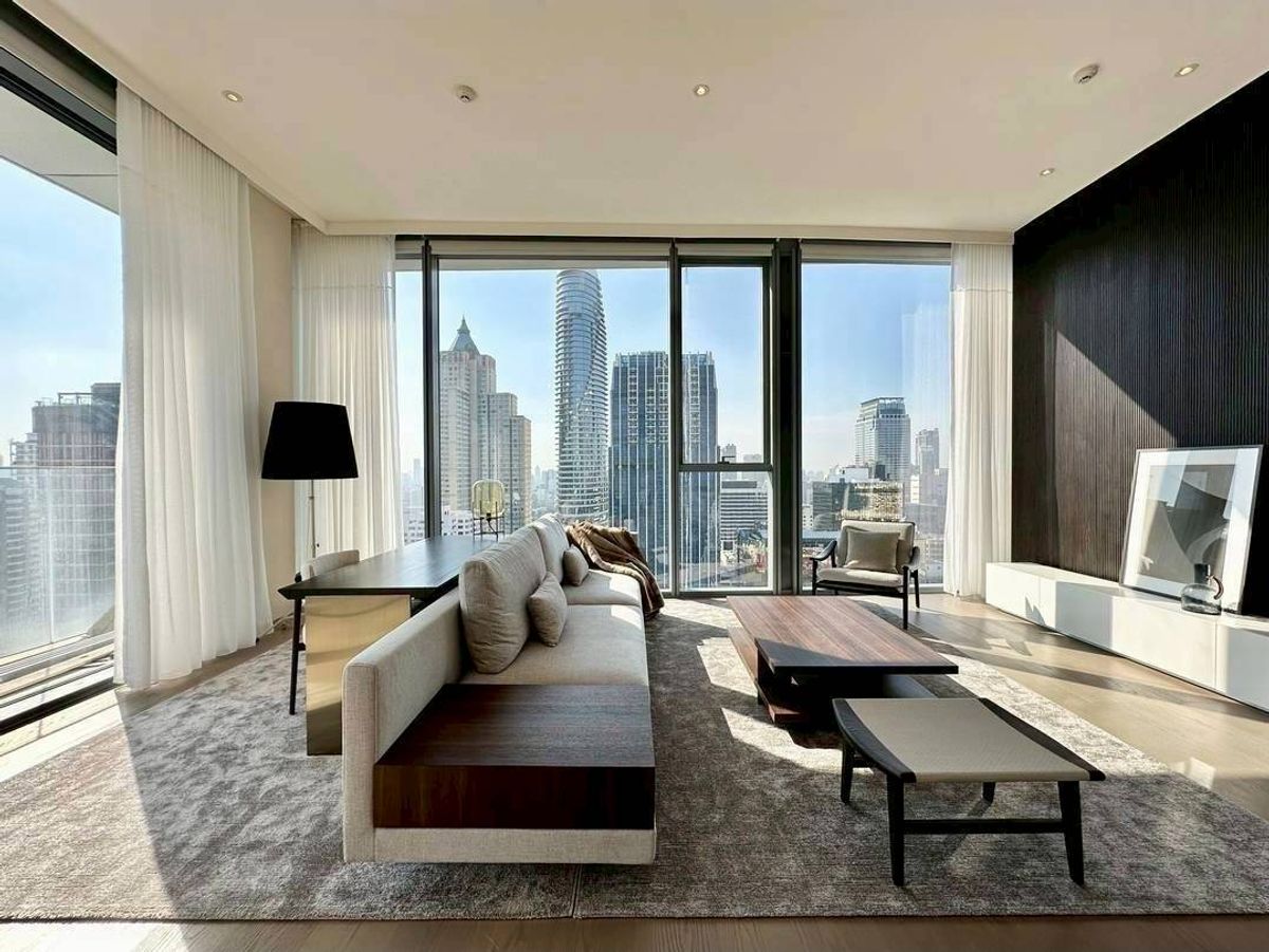  ♢ Prime Location ♢ ชั้น 20+ 154.59 ตร.ม. 2 ห้องนอน | ใกล้ Mercury Tower 110 ม., โรงเรียนมาแตร์เดอี 110 ม., Central ชิดลม 220 ม., BTS สถานีชิดลม 250 ม.