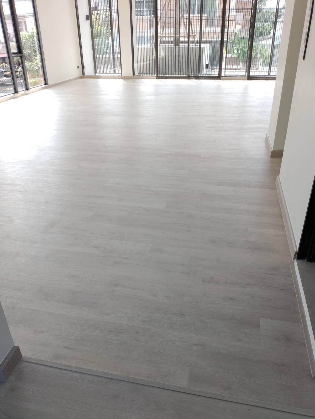 ♦ Rare Unit Home Office ♦ 5 ชั้น | ขนาดที่ดิน 40.00 ตร.ว. พื้นที่ใช้สอย 560.00 ตร.ม. | 1 ห้องนอน 5 ห้องน้ำ 6 ที่จอดรถ | ใกล้ The Nine Center พระราม 9 – รูปที่ 3