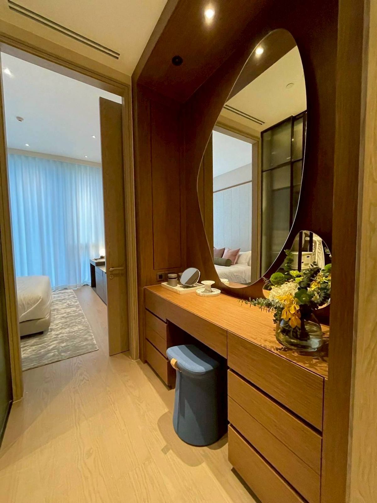  ♢ Modern Luxury ♢ ชั้น 15+ 84.00 ตร.ม. 1 ห้องนอน | ใกล้ Mercury Tower 110 ม., โรงเรียนมาแตร์เดอี 110 ม., Central ชิดลม 220 ม., BTS สถานีชิดลม 250 ม. – รูปที่ 2
