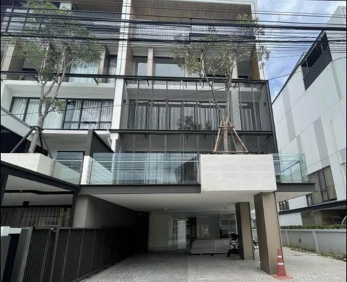 ♦ Rare Unit Home Office ♦ 5 ชั้น | ขนาดที่ดิน 40.00 ตร.ว. พื้นที่ใช้สอย 560.00 ตร.ม. | 1 ห้องนอน 5 ห้องน้ำ 6 ที่จอดรถ | ใกล้ The Nine Center พระราม 9