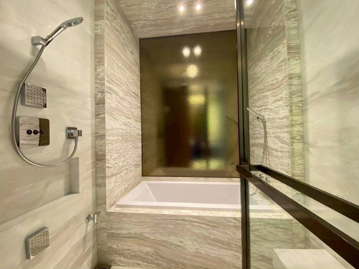 ♢ Nice Decoration ♢ Floor 20+ 85.26 sq.m. 1 bedroom | Near Mercury Tower 110 m, Mat Rade 110 m, Central Chidlom 220 m, BTS Chidlom Station 250 m. – รูปที่ 2