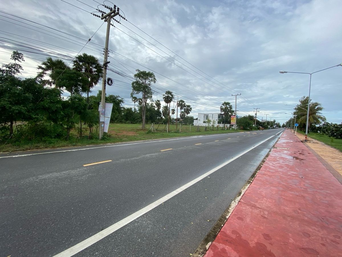 Land by the Pak Nam Pranburi in front of the sea – รูปที่ 4