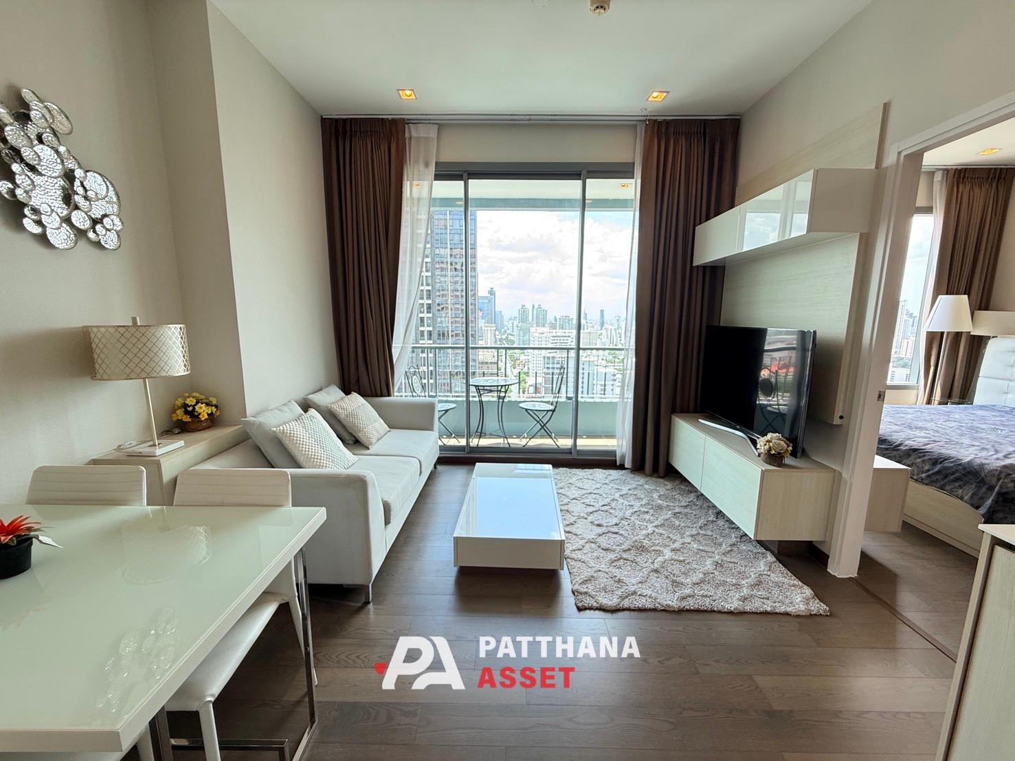Q asoke - 2 bedrooms for rent, beautiful room, good condition, like new